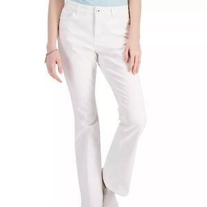 STYLE & CO
Women's Mid-Rise Curvy Bootcut Jeans
